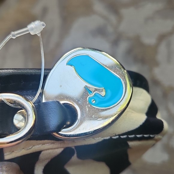 Small Dooney zebra coin/wristlet purse ! - Picture 5 of 8